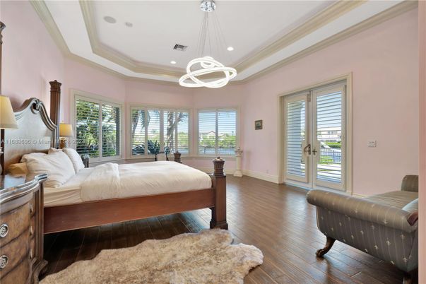 Bedroom, Interior, Pendant Lights, Recessed Lighting, Wood Texture Flooring