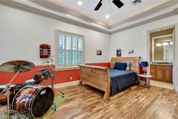 Bedroom, Fitness Equipment, Interior, Recessed Lighting, Wood Texture Flooring
