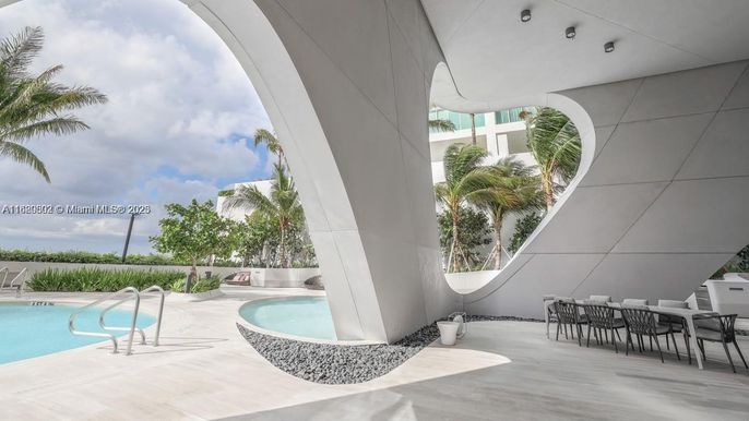 Exterior, Pool