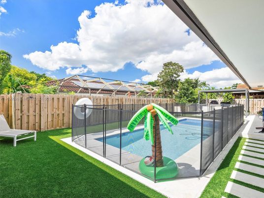 Exterior, Playground, Pool
