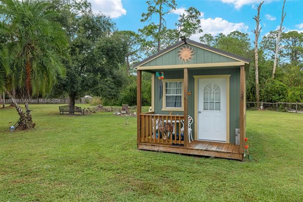 Backyard, Exterior