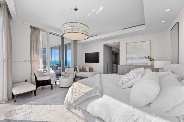 Bedroom, Interior, Living room, Pendant Lights, Recessed Lighting, Wood Texture Flooring
