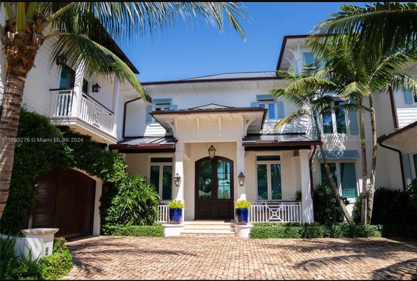Exterior, Facade, Mediterranean