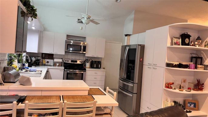 Dining room, Interior, Kitchen, Recessed Lighting, Stainless Steel Appliances