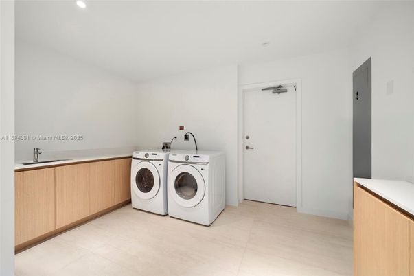 Interior, Recessed Lighting, Washer