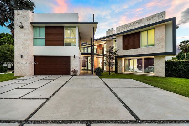Attached, Exterior, Facade, Modern