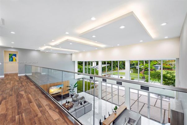 Interior, Recessed Lighting, Wood Texture Flooring
