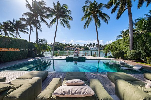 Exterior, Pool, Water