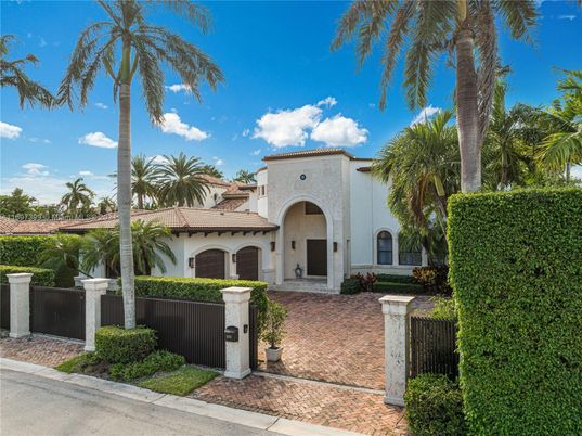 Exterior, Facade, Spanish Mediterranean