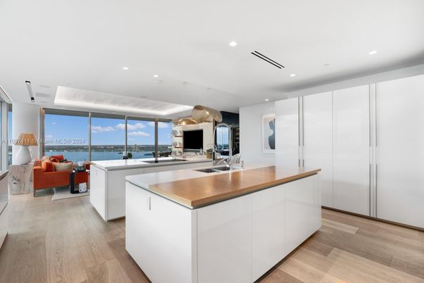 Interior, Kitchen, Recessed Lighting, Water, Wood Texture Flooring