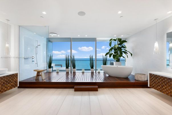 Bathroom, Interior, Pendant Lights, Recessed Lighting, Water, Wood Texture Flooring