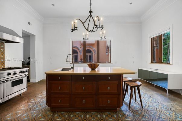 Chandelier, Interior, Kitchen, Recessed Lighting, Stainless Steel Appliances
