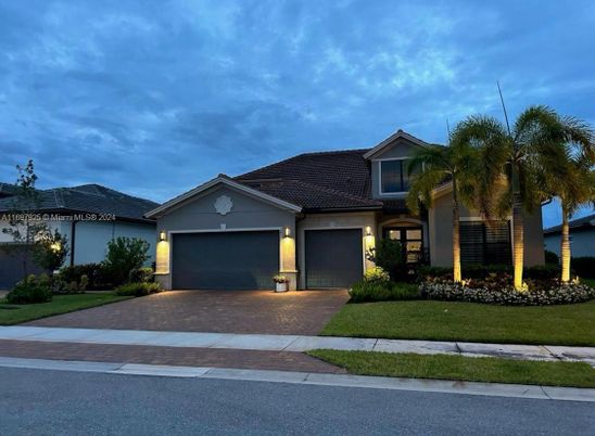 Attached, Exterior, Facade, Ranch
