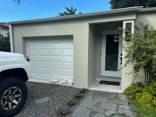 Detached Garage, Exterior