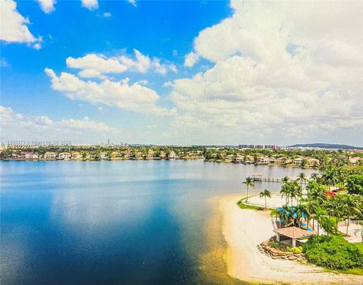 Exterior, Lake