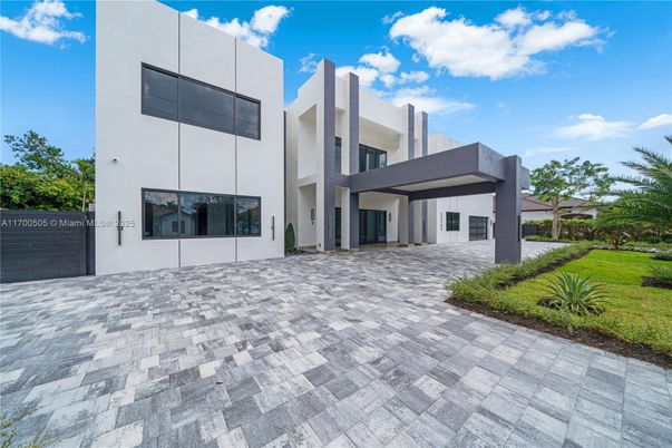 Attached, Backyard, Exterior, Facade, Modern