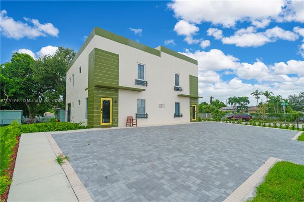 Backyard, Exterior, Facade, Modern