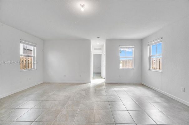 Empty room, Interior