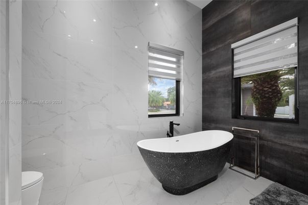 Bathroom, Free Standing Baths, Interior, Marble, Marble Walls