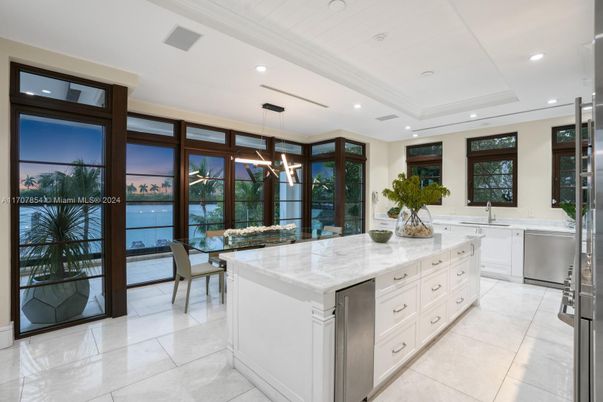 Dining room, Interior, Kitchen, Pendant Lights, Recessed Lighting, Stainless Steel Appliances, Water