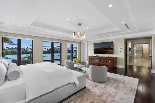 Bedroom, Interior, Pendant Lights, Recessed Lighting, Water, Wood Texture Flooring
