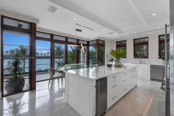 Dining room, Interior, Kitchen, Pendant Lights, Recessed Lighting, Stainless Steel Appliances, Water