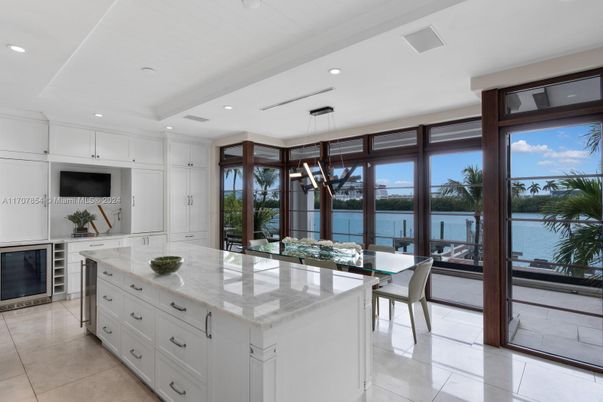 Dining room, Interior, Kitchen, Pendant Lights, Recessed Lighting, Water
