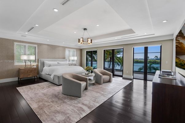 Bedroom, Interior, Pendant Lights, Recessed Lighting, Wood Texture Flooring
