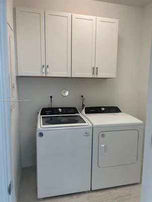 Interior, Utility Closets, Washer, Wood Texture Flooring