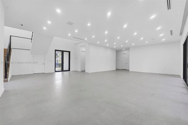 Empty room, Interior, Recessed Lighting