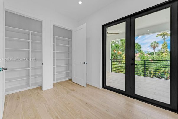 Empty room, Interior, Recessed Lighting, Walk-in Closets, Wood Texture Flooring