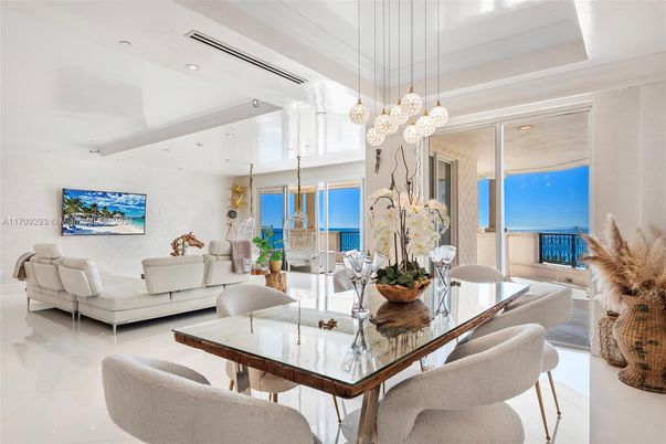 Dining room, Interior, Living room, Pendant Lights, Recessed Lighting