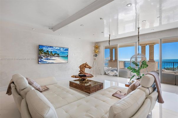 Interior, Living room, Pendant Lights, Recessed Lighting, Water
