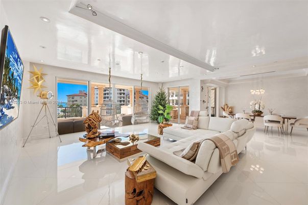Dining room, Interior, Living room, Pendant Lights, Recessed Lighting