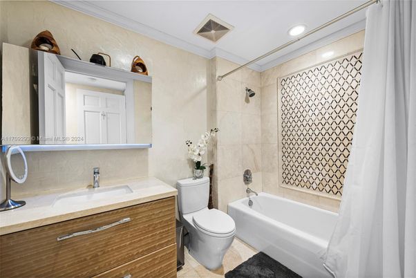 Bathroom, Interior, Recessed Lighting