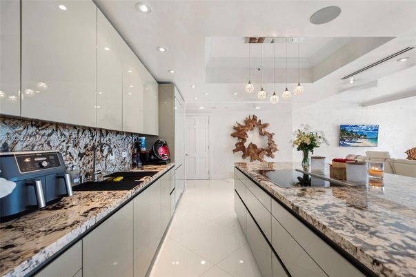 Interior, Kitchen, Pendant Lights, Recessed Lighting