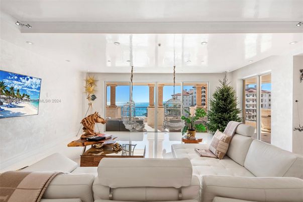 Interior, Living room, Recessed Lighting, Water