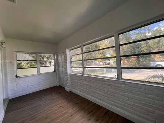 Empty room, Interior, Sun Room, Wood Texture Flooring