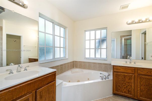 Bathroom, Dual Sink Vanities, Interior