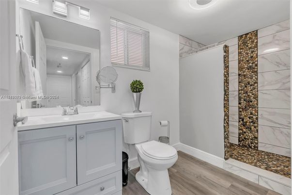 Bathroom, Interior, Marble Walls, Recessed Lighting, Wood Texture Flooring