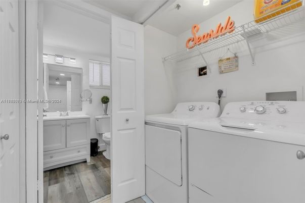 Bathroom, Interior, Utility Closets, Washer, Wood Texture Flooring