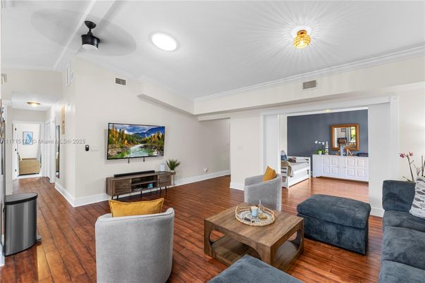 Interior, Living room, Recessed Lighting, Wood Texture Flooring