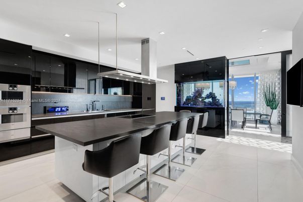 Dining room, Interior, Kitchen, Pendant Lights, Recessed Lighting, Stainless Steel Appliances