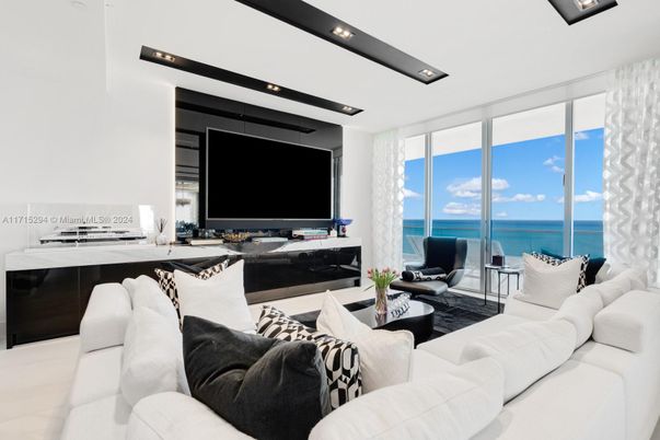 Interior, Living room, Recessed Lighting, Water