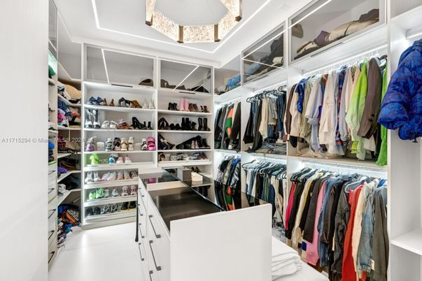 Interior, Walk-in Closets
