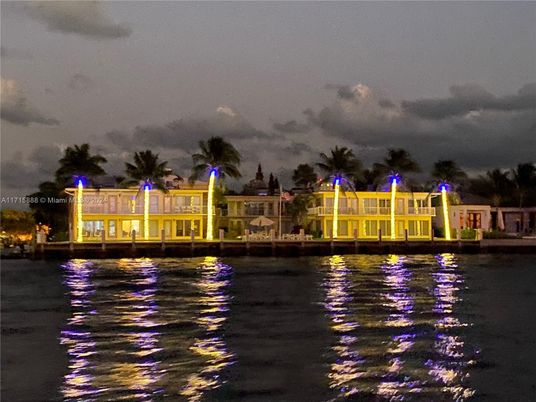 Exterior, Lake