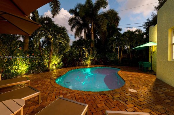 Exterior, Pool