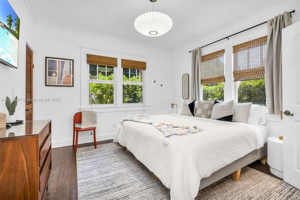 Bedroom, Interior, Pendant Lights, Wood Texture Flooring