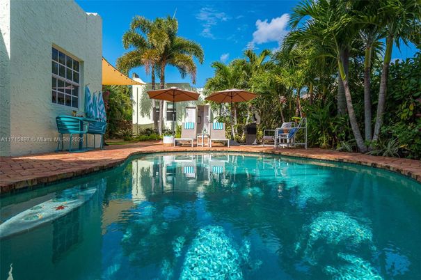 Exterior, Pool