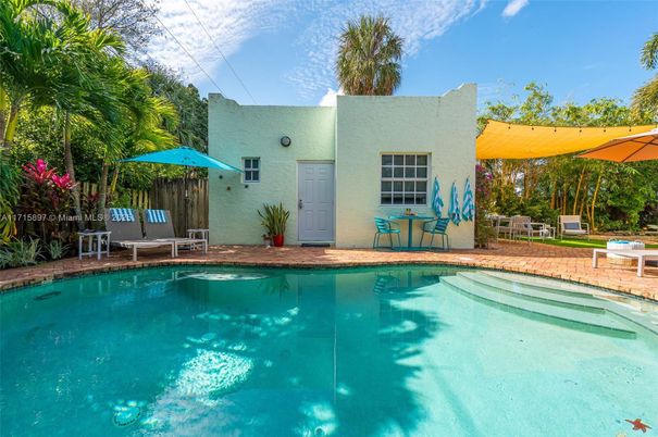 Exterior, Pool
